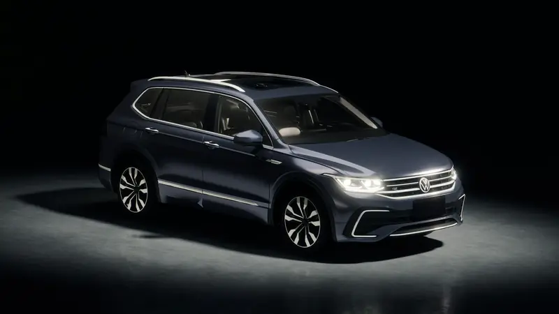 Donkerblauwe SUV onder een spot in een fotostudio